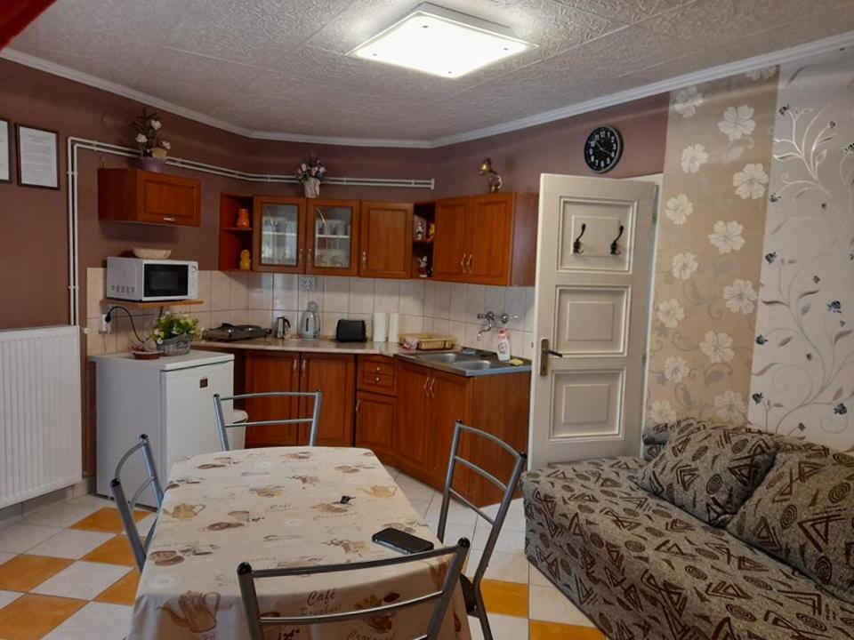 Gyoengyvirag Apartment Romhány 외부 사진